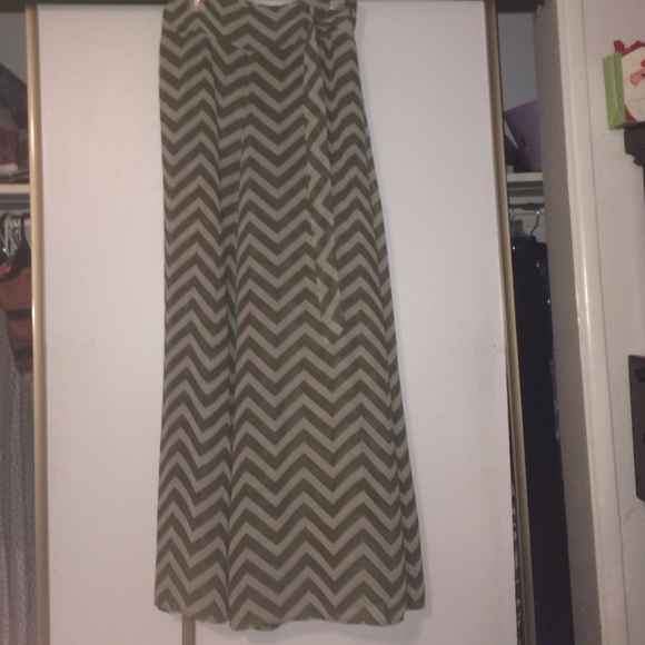 Green and white chevron maxi pants