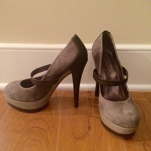 Grey Jessica Simpson Pumps