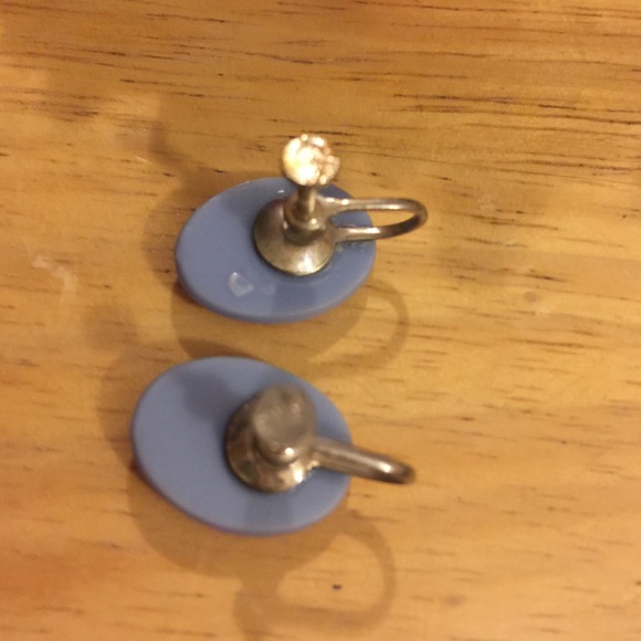 Vintage screw back sterling cameo earring - Picture 3 of 3