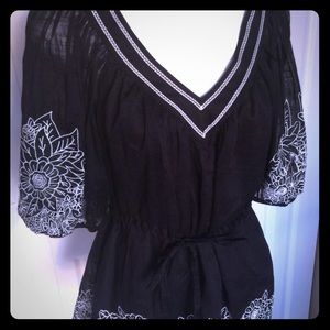BCBGMAXAZRIA Black Blouse BCBGMAXAZRIA Black Blouse