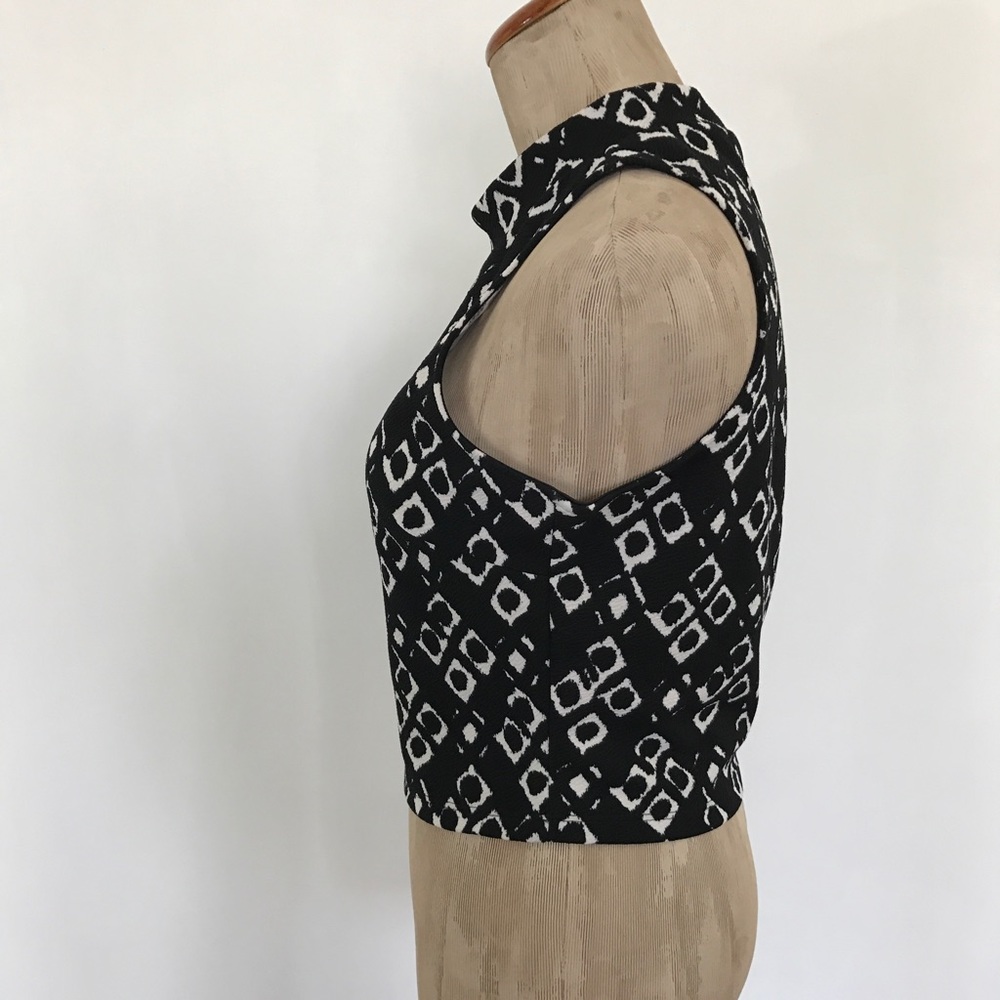 LUSH Mock Neck Geo Print Tank Top - Picture 5 of 6