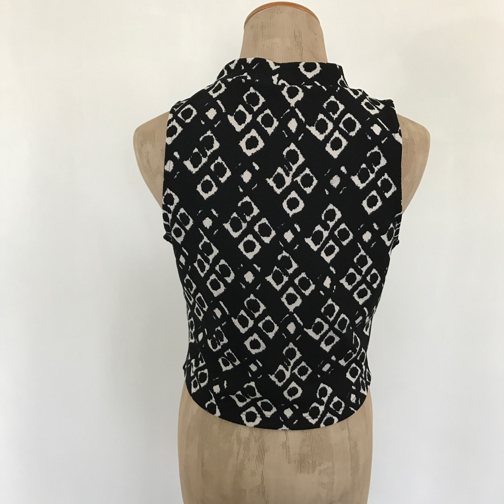 LUSH Mock Neck Geo Print Tank Top - Picture 6 of 6