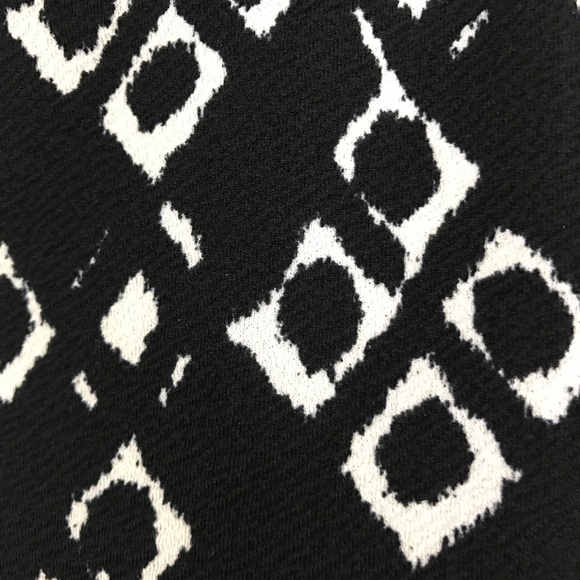 LUSH Mock Neck Geo Print Tank Top - Picture 3 of 6