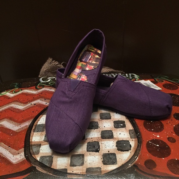 Brand new never been worn Tom shoes