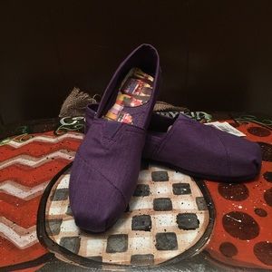 Brand new never been worn Tom shoes