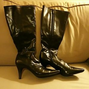 Long black boots with designs.