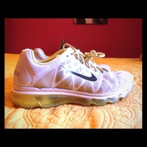 Nike Air-Max Tennis Shoes