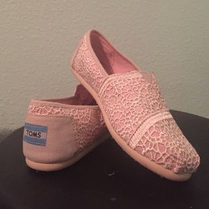 Never worn TOMS!!