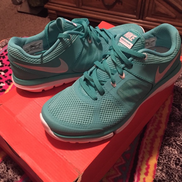 NWOT 2014 Nike Flex Run