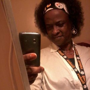 Meet your Posher, Mona