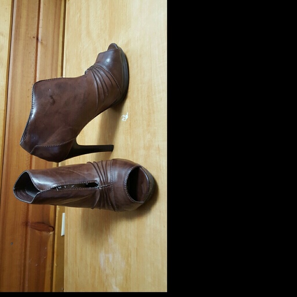 Maurices sz 8.5 ankle boots