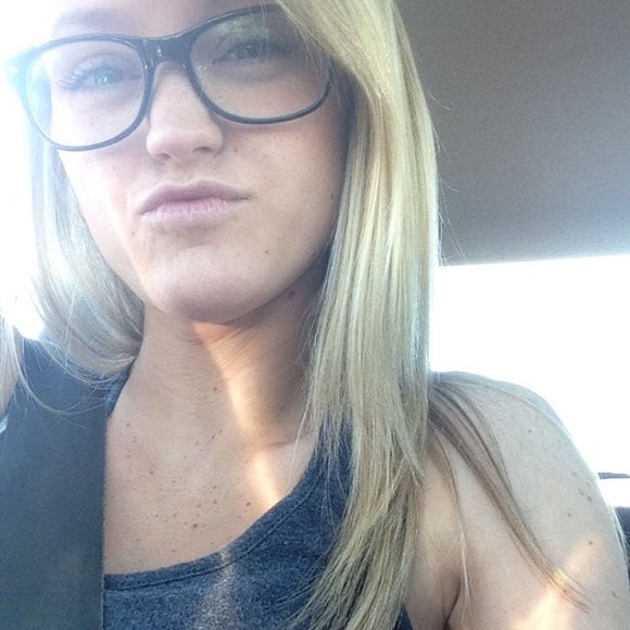 Meet your Posher, Mikaela