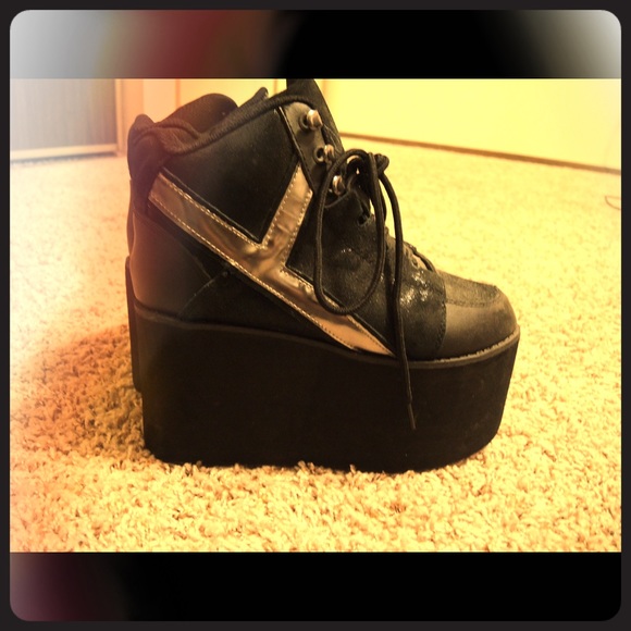 Charli XCX light up, retro shoes