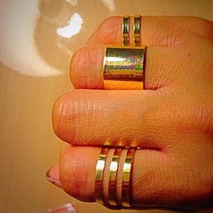 Fancy gold toned ring trio