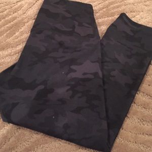 Lululemon black Camo LIMITED EDITION crop