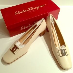 Leather Ferragamo Shoes with Silver buckle