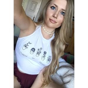 Meet your Posher, Caitlin