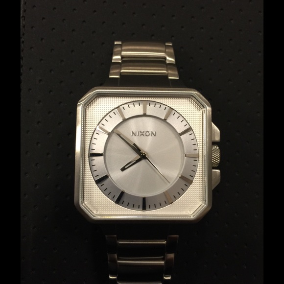nixon platform watch
