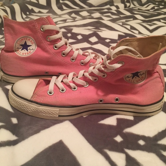 Pink converse Chuck Taylor's