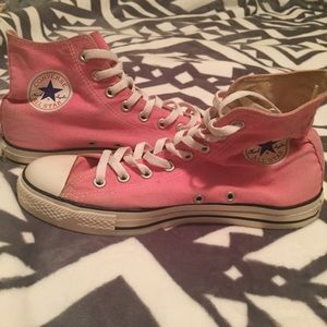 Pink converse Chuck Taylor's