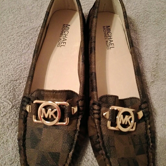 Michael Kors - Picture 1 of 3