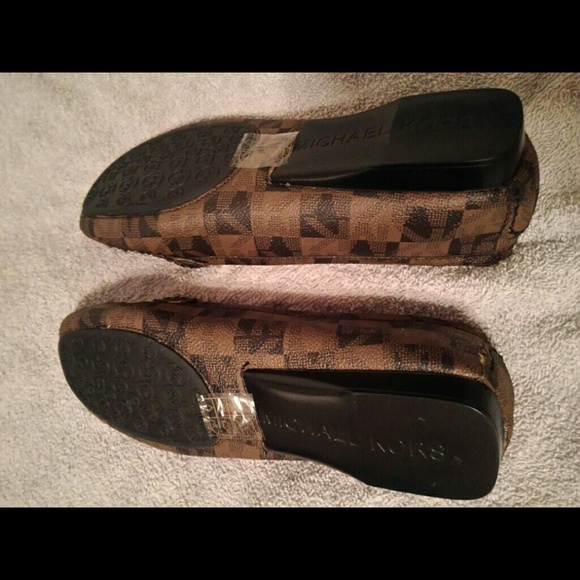 Michael Kors - Picture 2 of 3