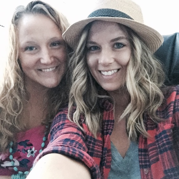 Meet your Posher, Becky 💋 - Picture 2 of 5