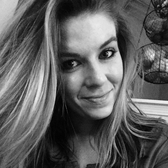 Meet your Posher, Becky 💋 - Picture 3 of 5