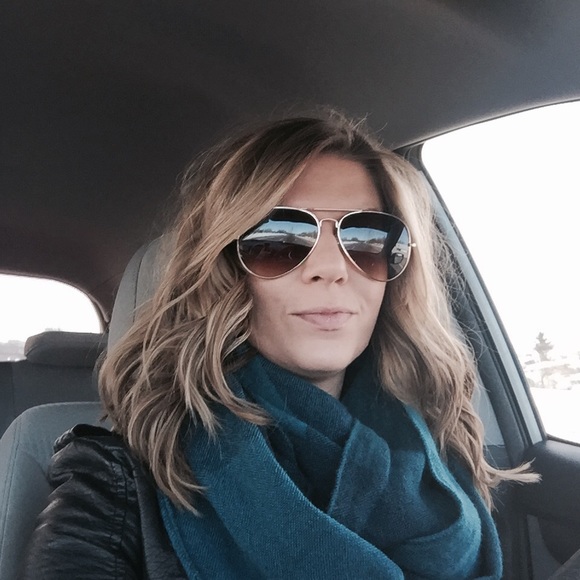 Meet your Posher, Becky 💋 - Picture 4 of 5