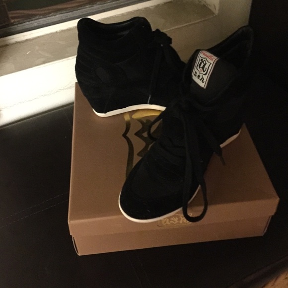 Black wedges only worn once