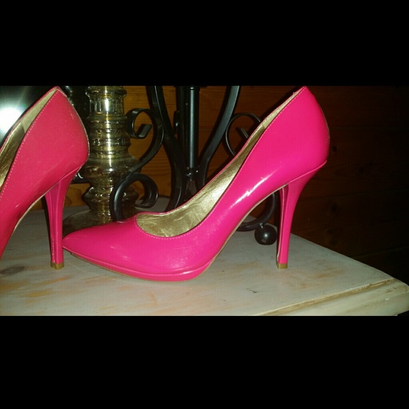 BCBG pumps