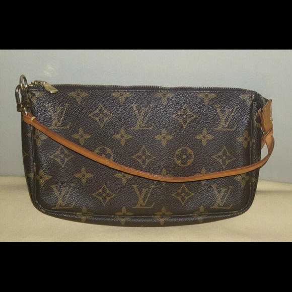 🚫SOLD Authentic Louis Vuitton Pouchette - Picture 2 of 4