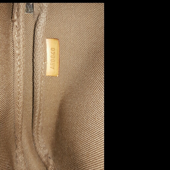 🚫SOLD Authentic Louis Vuitton Pouchette - Picture 4 of 4