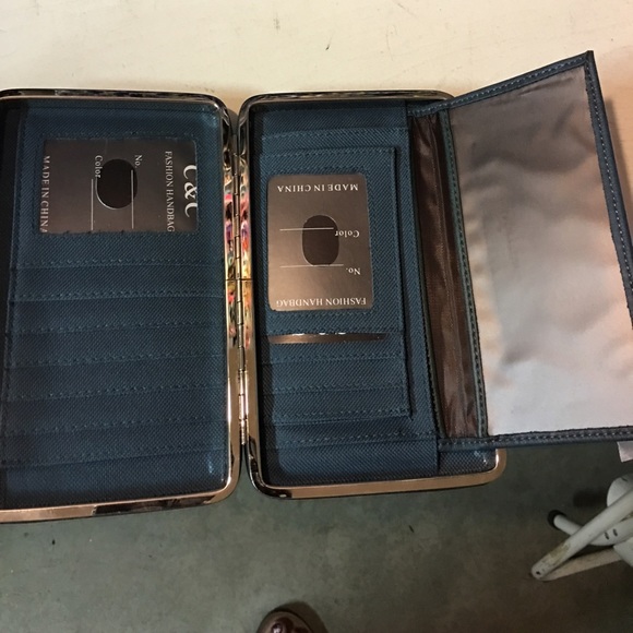 Brand new wallet - Picture 2 of 4
