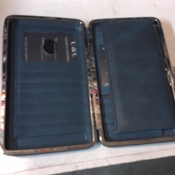 Brand new wallet - Picture 3 of 4