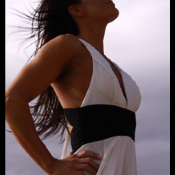 White dress with black contrast mid belt/wrap - Picture 4 of 4