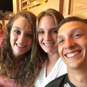 Meet your Posher, Kendra