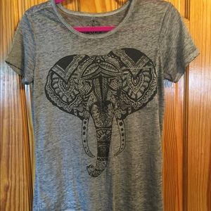 Gray elephant tee