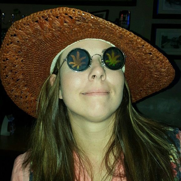 Meet your Posher, Jessica - Picture 2 of 2