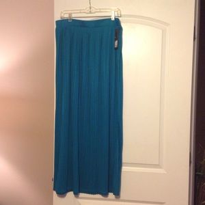 Never worn; Pencil Pleated Skirt