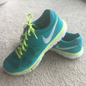 Nike Flex Trainers - Sz 8 - Only worn twice!