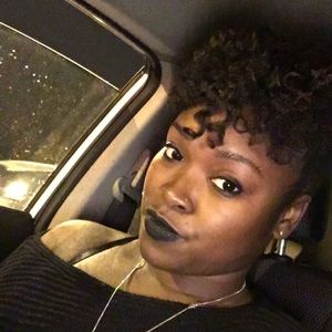 Meet your Posher, Akiah