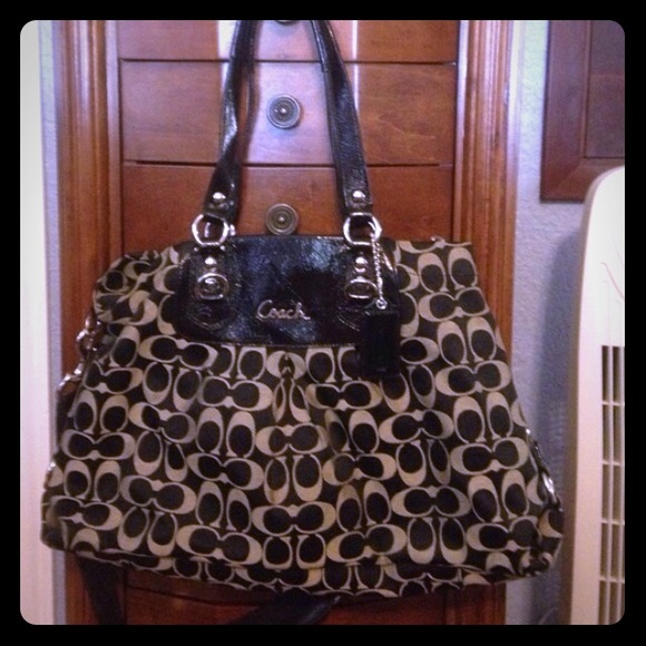 Authentic Coach purse.. Great condition!