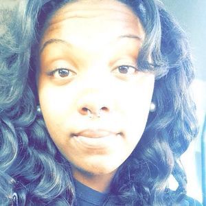 Meet your Posher, Akia