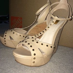 Jessica Simpson nude studded wedges