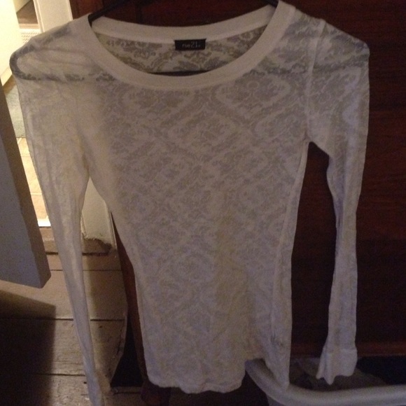 Whit long sleeves, see through. 80%cotton