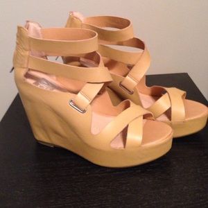 Dv nude wedges