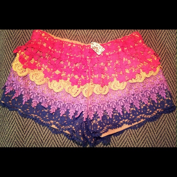 Laced embossed shorts