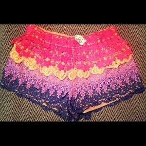 Laced embossed shorts