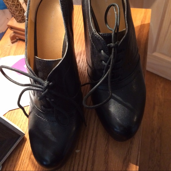 Bandolino Varnissa Bootie - Picture 4 of 4